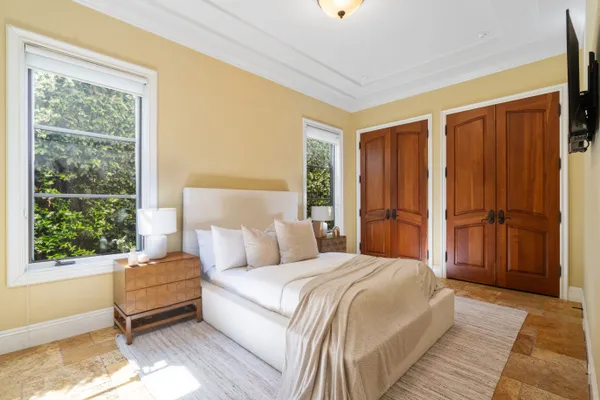 $5,195,000 | 919 South Gretna Green Way, Los Angeles, CA 90049