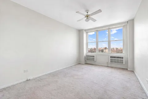 $950,000 | 370 Ocean Parkway, Unit 8H | Kensington