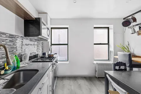 $450,000 | 498 West 55th Street, Unit 5S | Hell's Kitchen