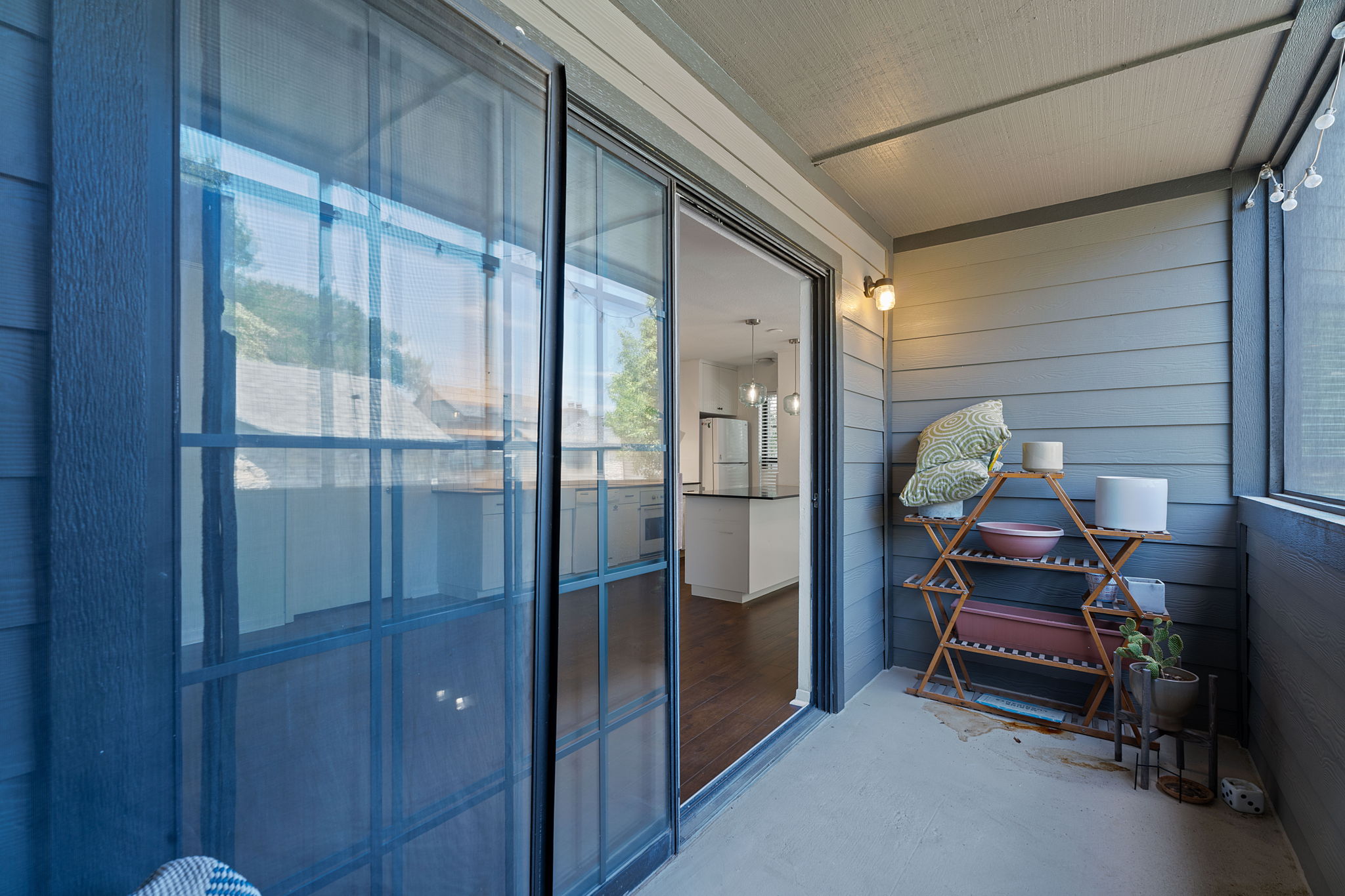 1510 West N Loop Boulevard, Unit 424 Austin, TX 78756 - Photo 25 of 25 a living room with furniture