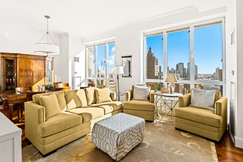 $2,650,000 | 351 East 51st Street, Unit PH7A | Midtown East
