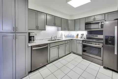 $222,000 | 717 Killarney Court, Unit 2D, Schaumburg, IL 60193