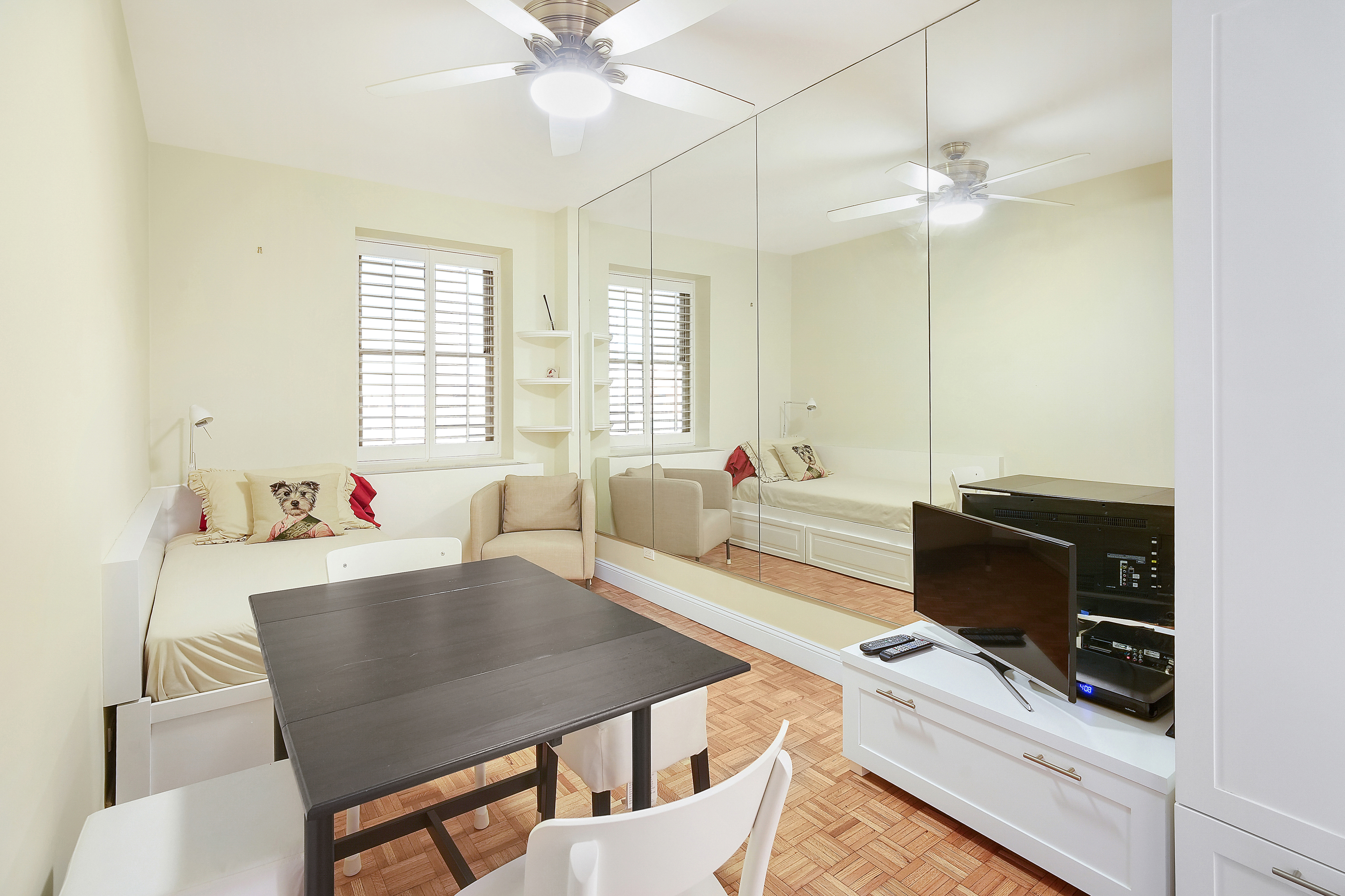 475 Park Avenue, Unit 3D5 Manhattan, NY 10022 - Photo 7 of 18 a living room with furniture and a flat screen tv