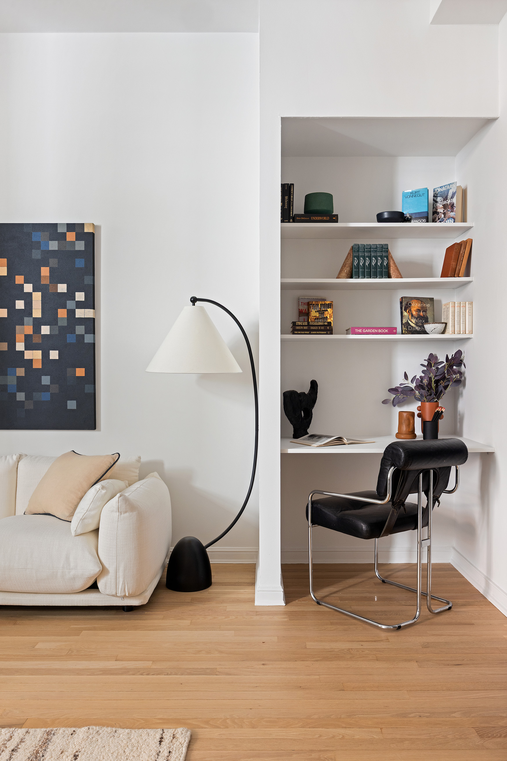 252 7th Avenue, Unit 9R Manhattan, NY 10001 - Photo 15 of 23 a living room with furniture