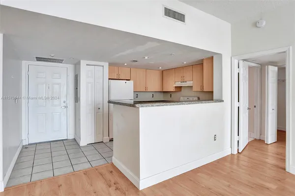 $460,000 | 3000 Coral Way, Unit 412, Miami, FL 33145