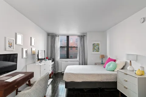 $4,200 | 222 West 14th Street, Unit 2M | West Village