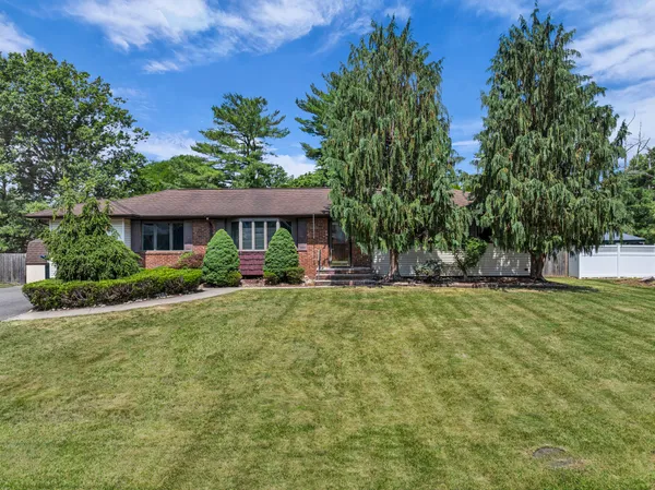 $888,888 | 77 Schwinn Drive, Clark, NJ 07066