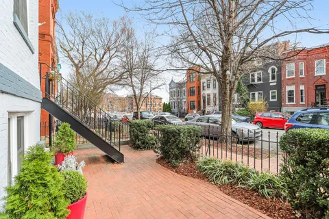 $799,900 | 313 M Street Northwest, Washington, DC 20001