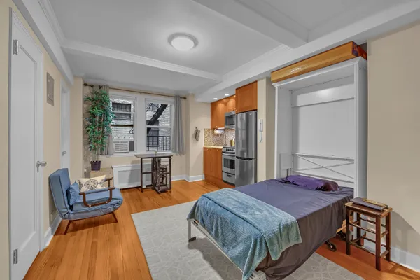 $335,000 | 314 East 41st Street, Unit 306B | Murray Hill