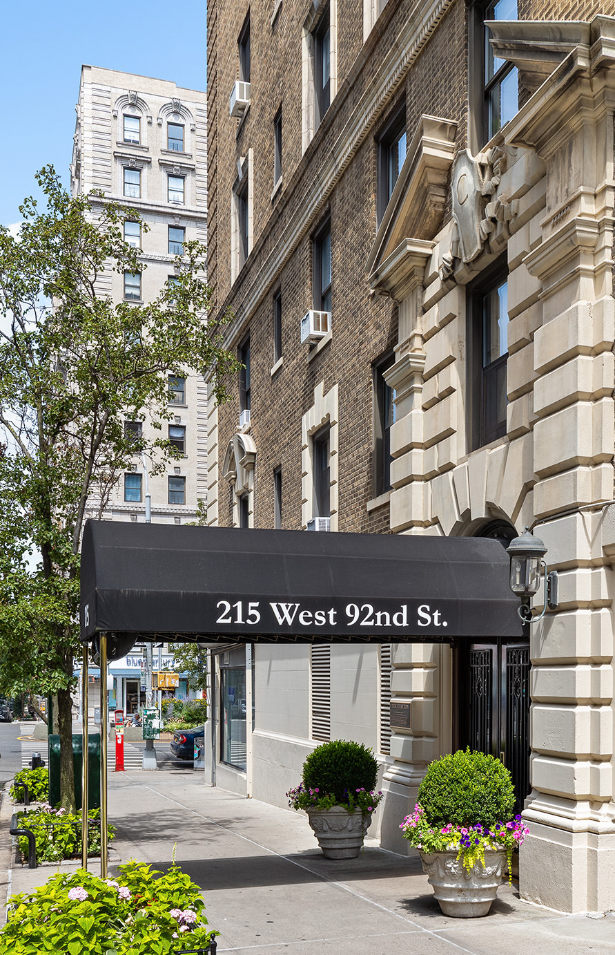 215 West 92nd Street, Unit 10F Manhattan, NY 10025 - Photo 10 of 11 front view of a building