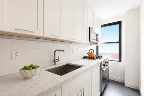 $2,150,000 | 230 Riverside Drive, Unit 17D | Upper West Side