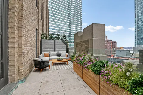 $2,195,000 | 100 Barclay Street, Unit 11C | TriBeCa