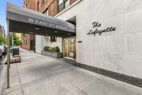 $1,435,000 | 30 East 9th Street, Unit 4M | Greenwich Village