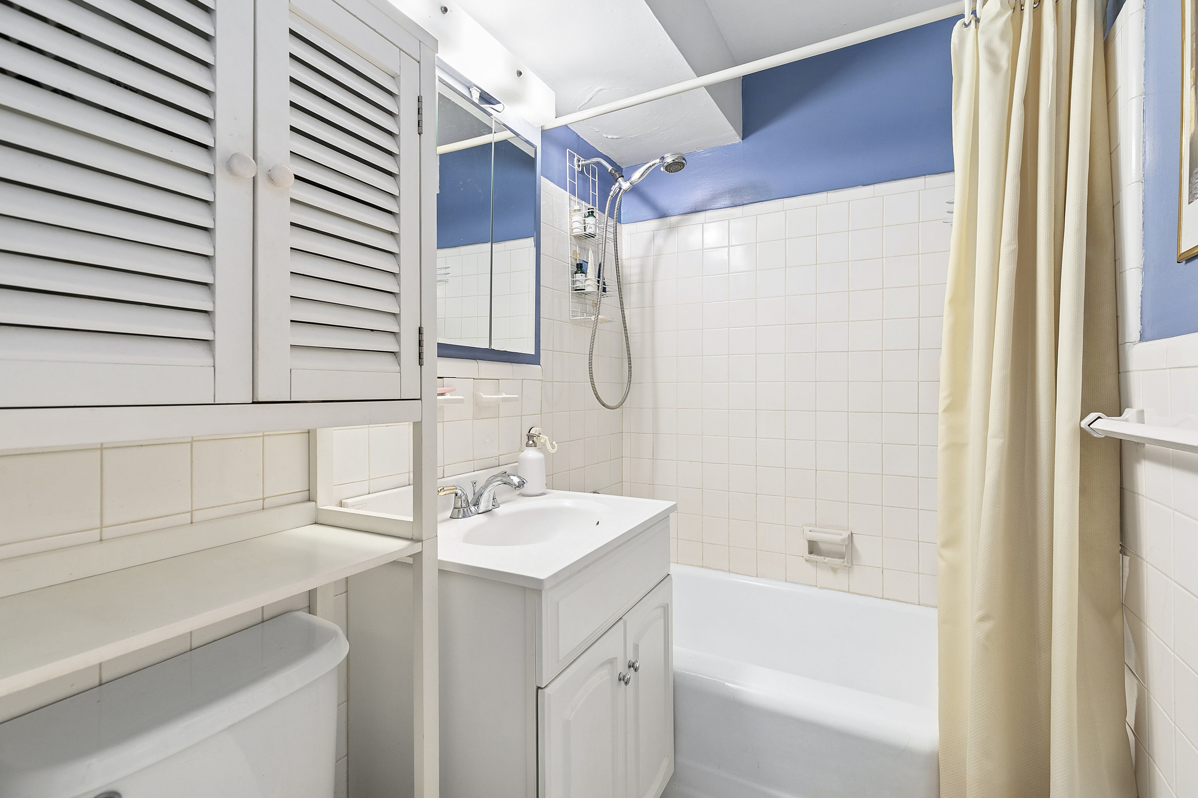 321 East 45th Street, Unit 9F Manhattan, NY 10017 - Photo 6 of 8