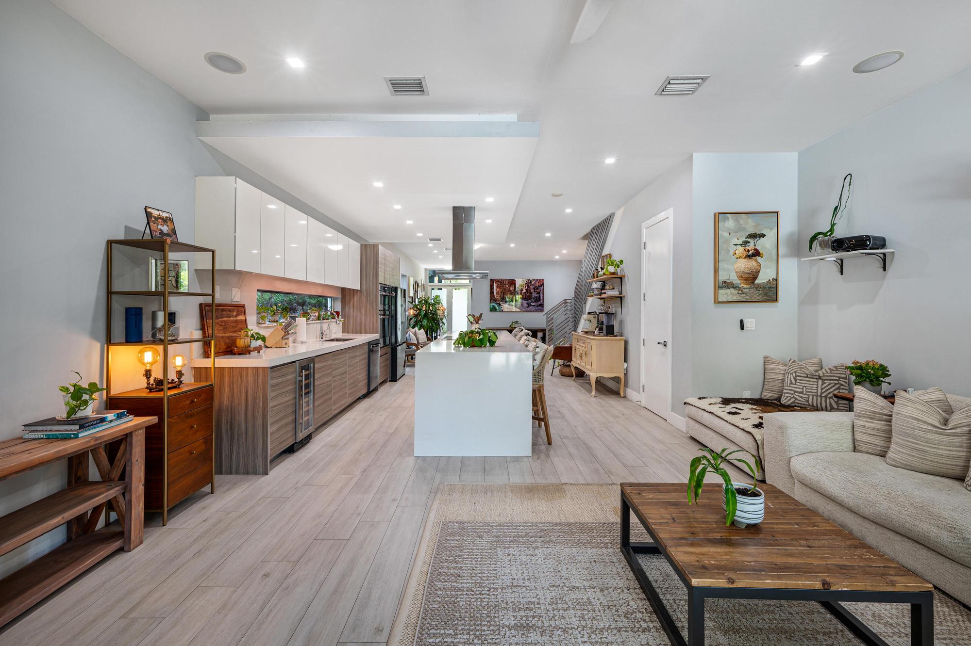 3448 Southwest 23rd Street Miami, FL 33145 - Photo 4 of 41 Gallery Image 4