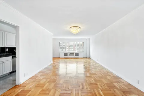 $615,000 | 311 East 71st Street, Unit 10F | Lenox Hill