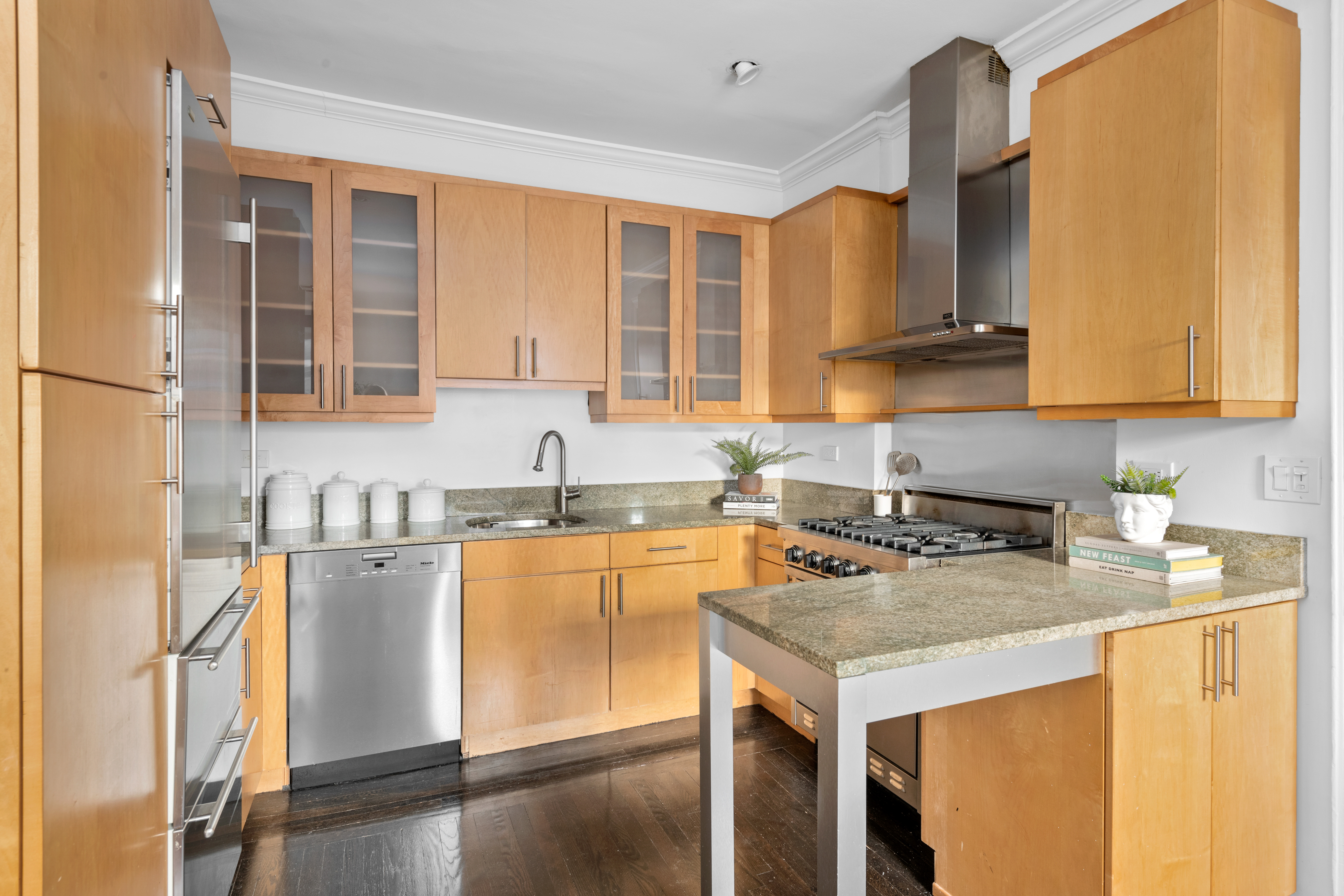 188 East 75th Street, Unit 4CD Manhattan, NY 10021 - Photo 4 of 11