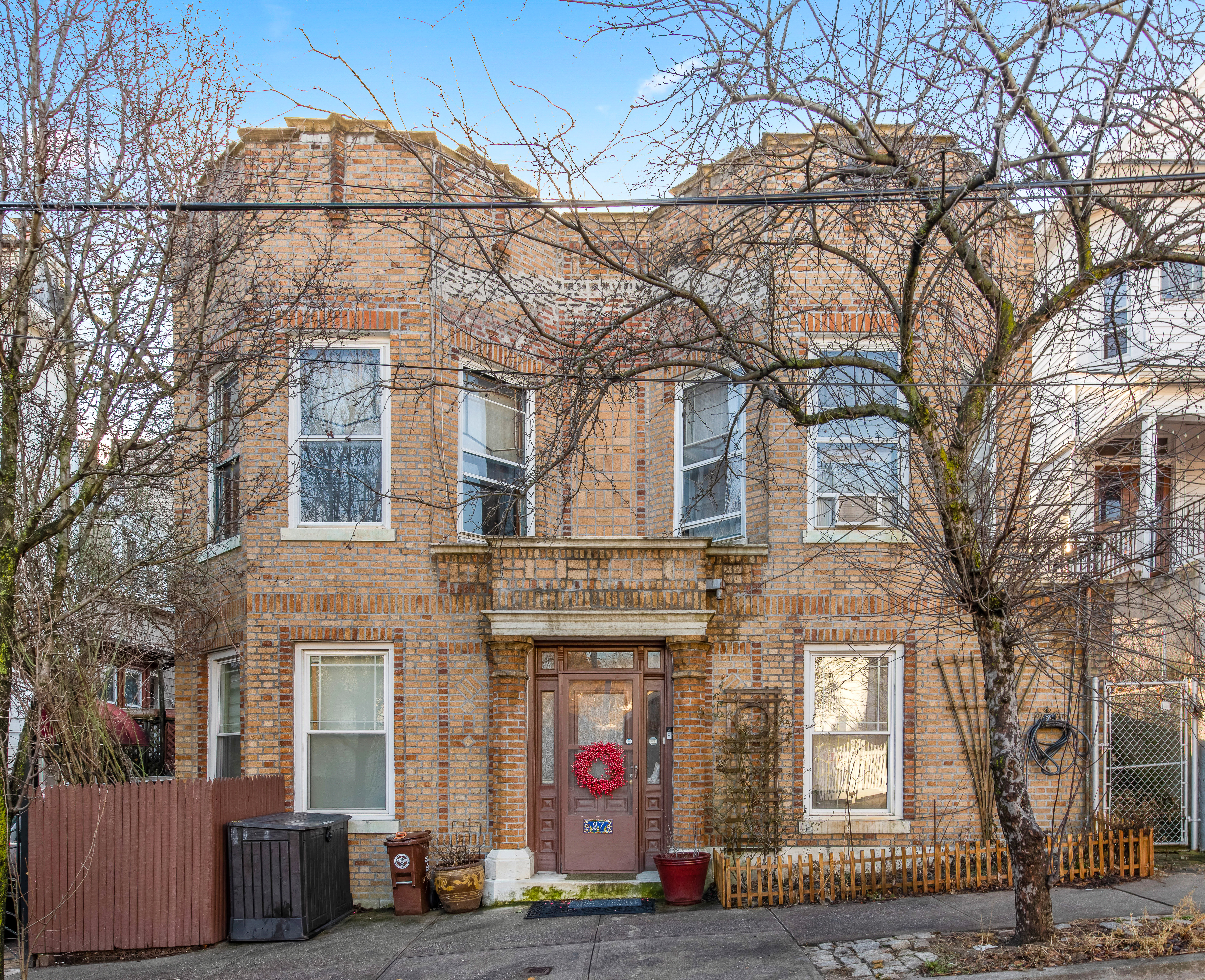 27 Van Corlear Place Bronx, NY 10463 - Photo 2 of 14