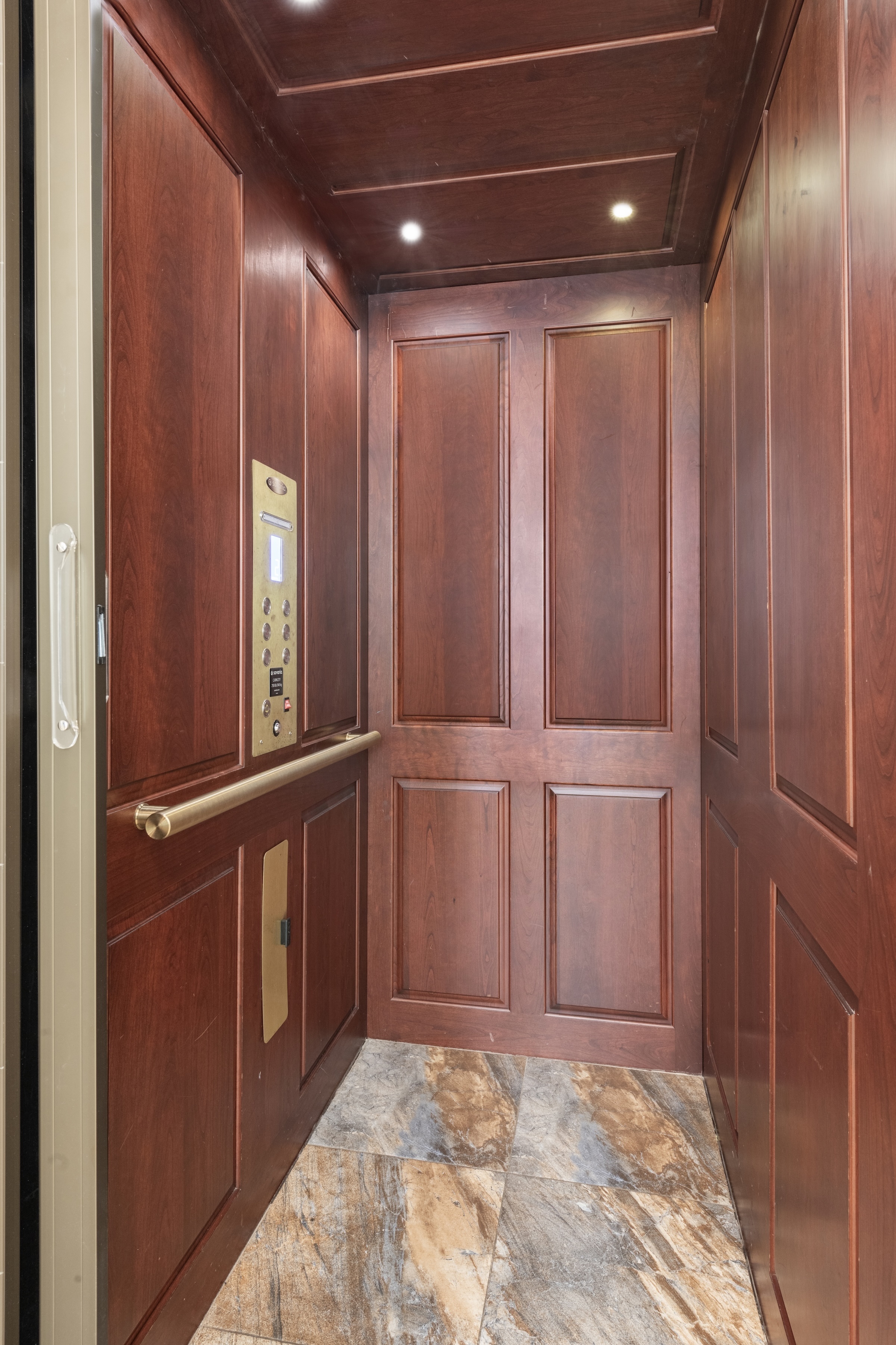 195 East 76th Street Manhattan, NY 10021 - Photo 4 of 20 a view of entryway