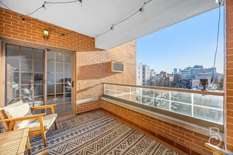 $695,000 | 25-25 Newtown Avenue, Unit 4B | Astoria