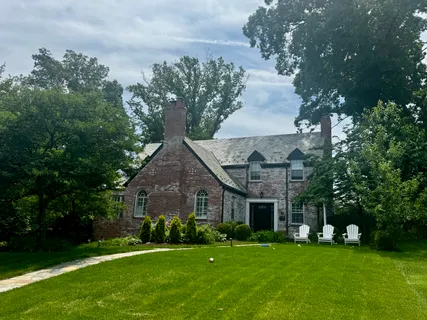 $2,500,000 | 4520 32nd Road North, Arlington, VA 22207