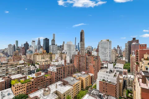 $1,050,000 | 360 East 72nd Street, Unit C2505 | Lenox Hill