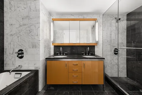$995,000 | 100 West 58th Street, Unit 15E | Midtown Central