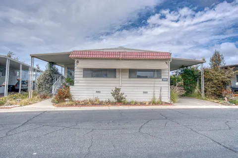 a front view of house with yard