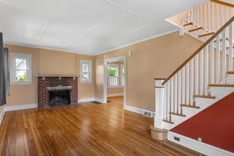 Contact Agent | 410 Oxford Road, Havertown, PA 19083