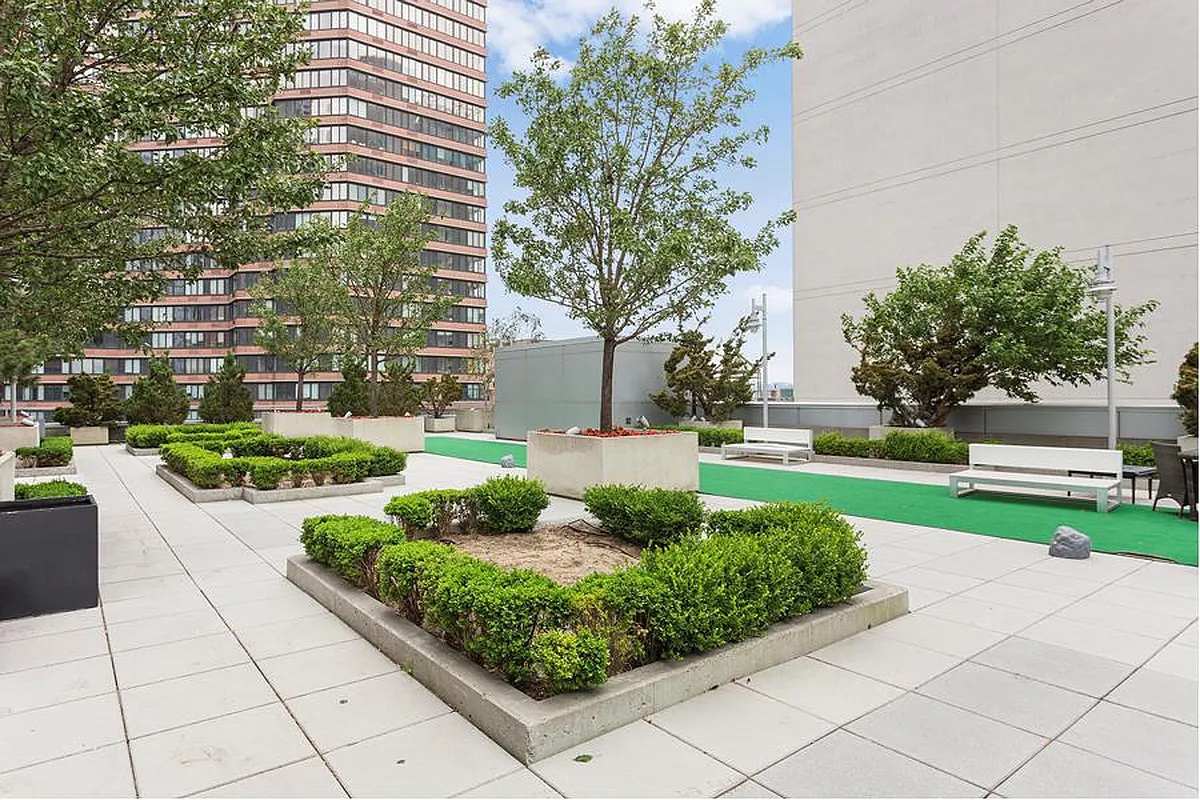 635 West 42nd Street, Unit 7G Manhattan, NY 10036 - Photo 19 of 21