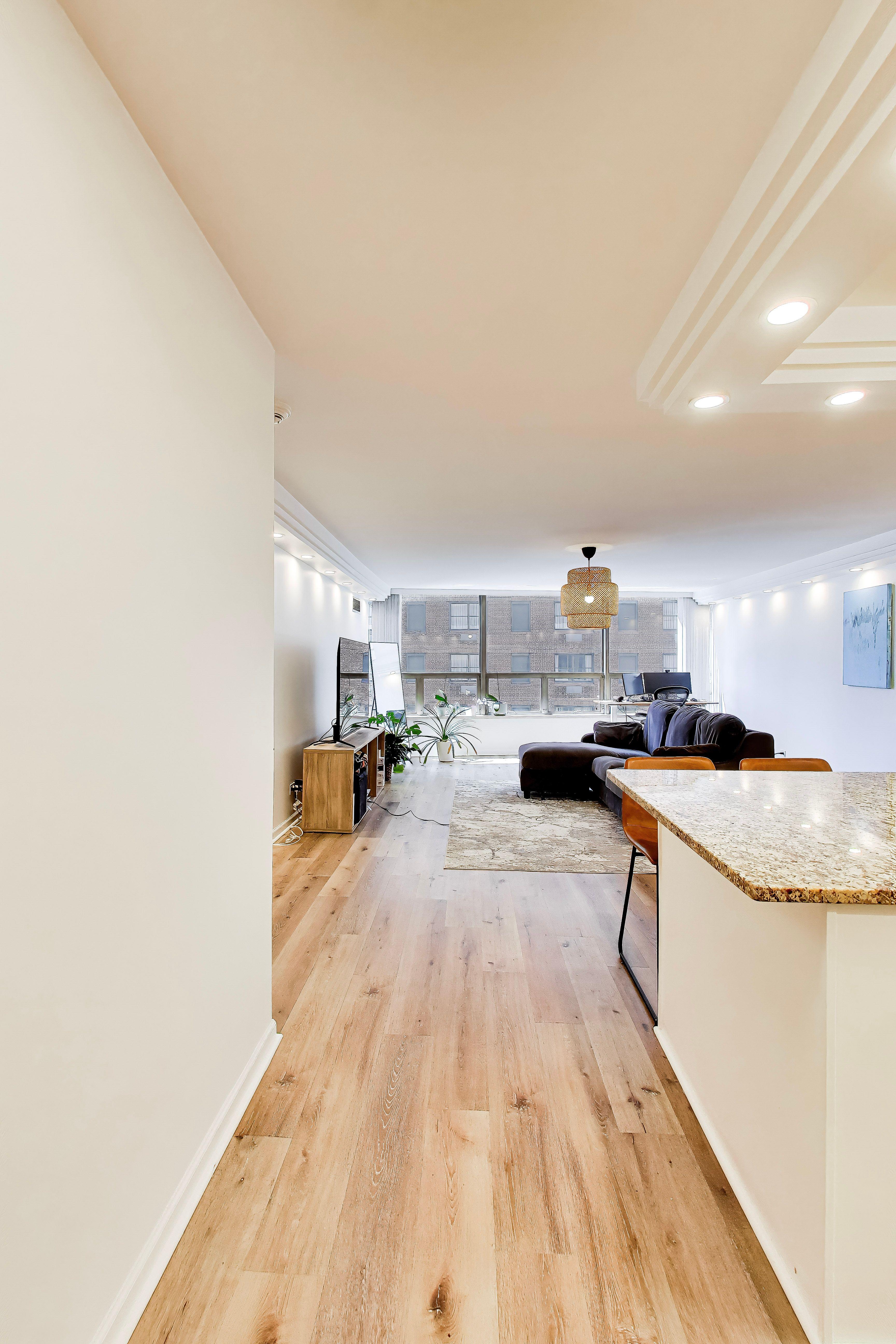 110 East Delaware Place, Unit 1402 Chicago, IL 60611 - Photo 5 of 23
