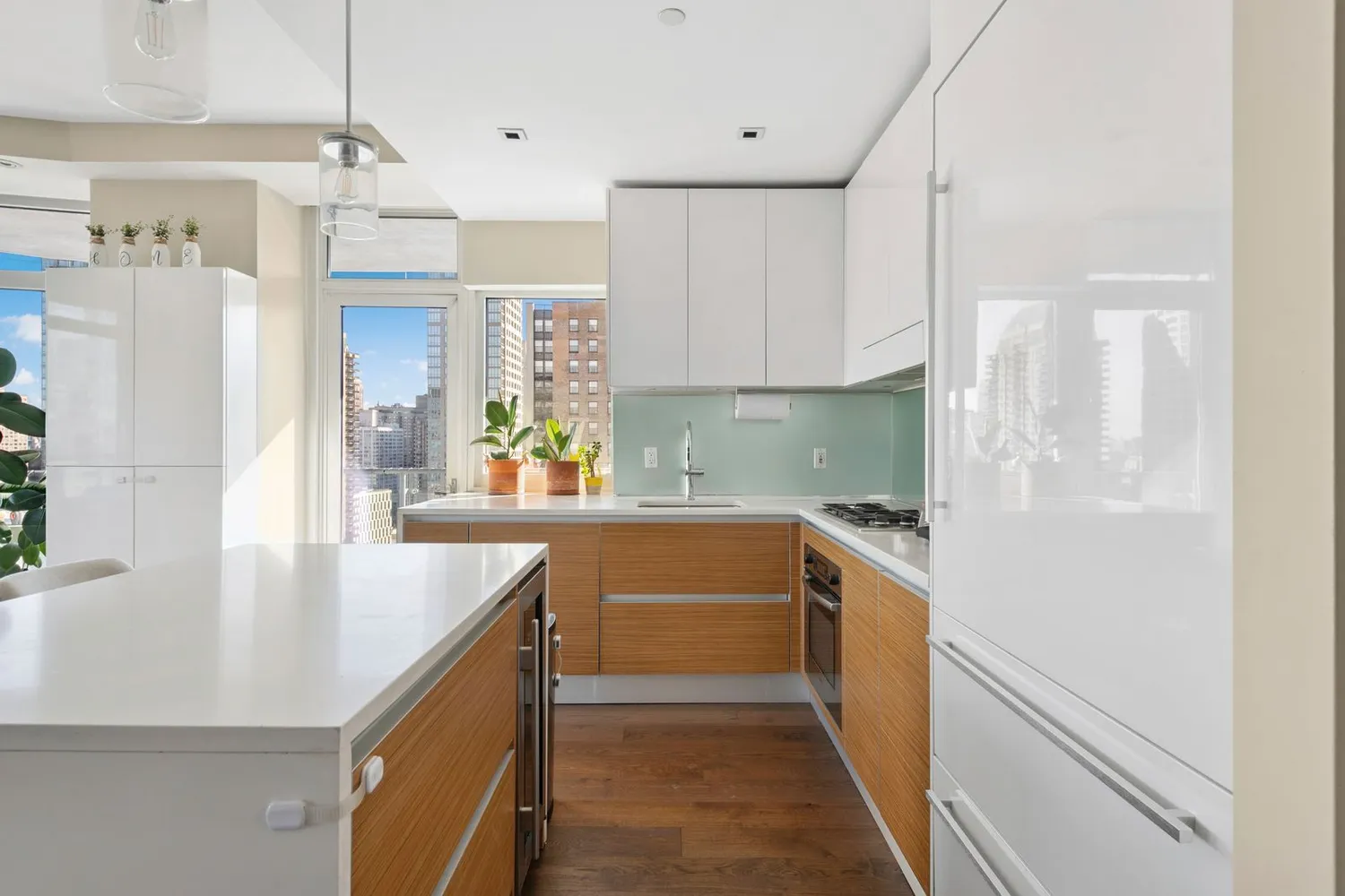 $2,350,000 | 555 West 59th Street, Unit 28D | Upper West Side