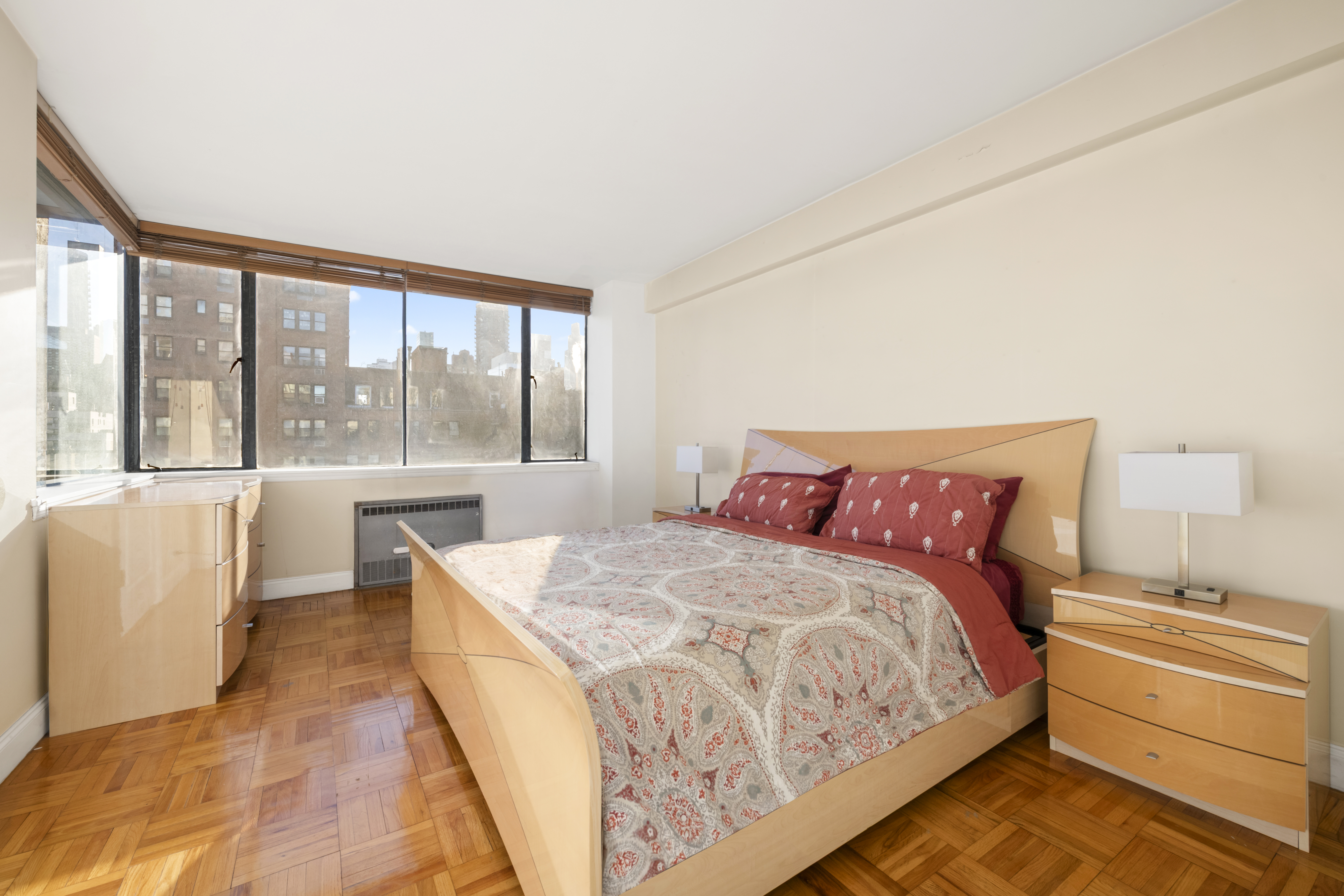 333 East 69th Street, Unit 10H Manhattan, NY 10021 - Photo 7 of 13