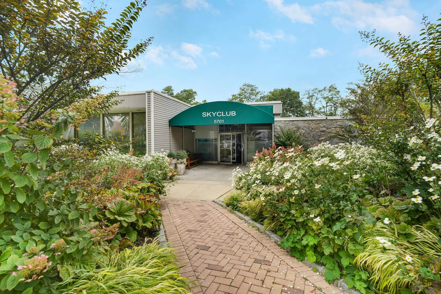 $325,000 | 5800 Arlington Avenue, Unit 17D | North Riverdale