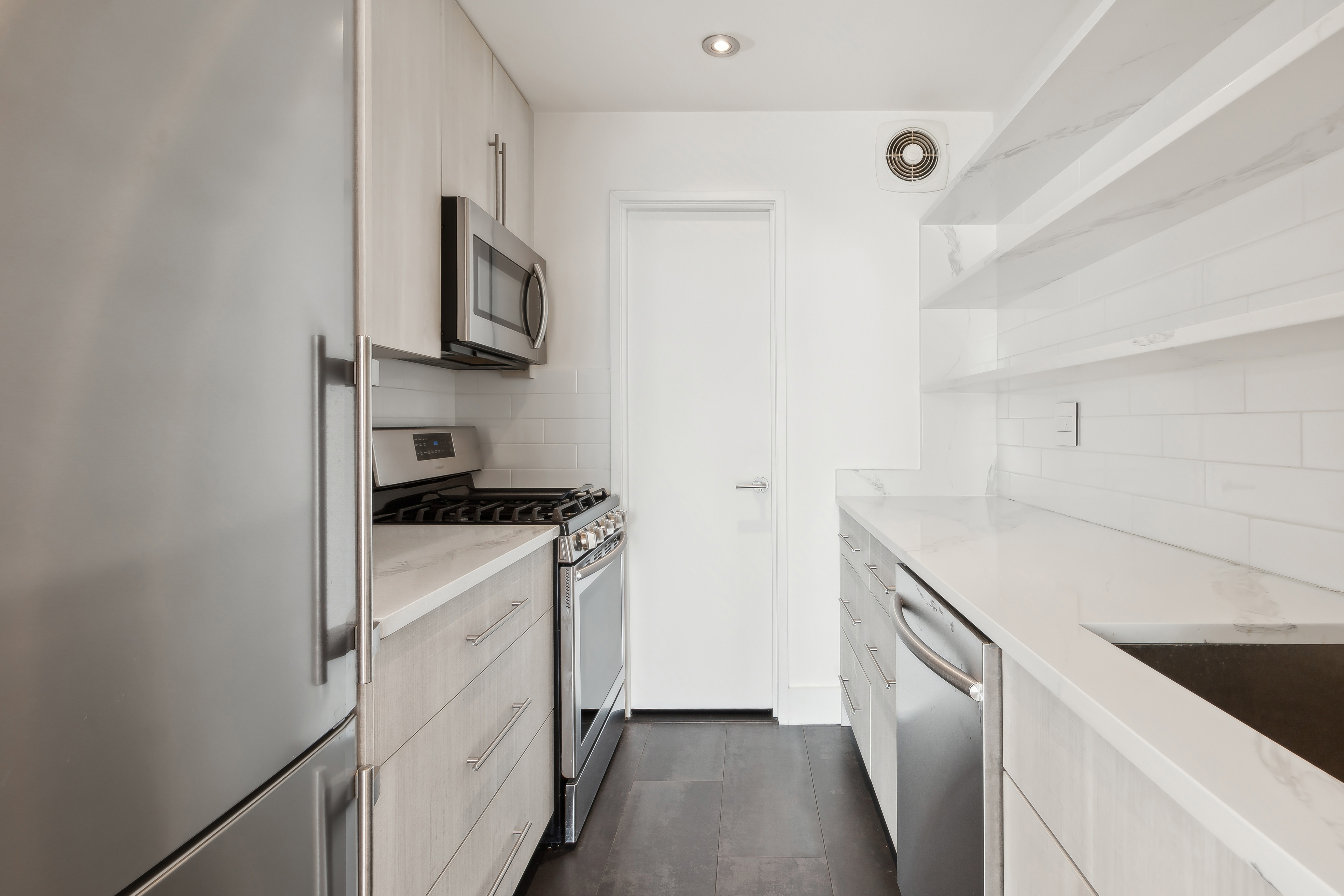 310 East 46th Street, Unit 22U Manhattan, NY 10017 - Photo 3 of 6 Gallery Image 3