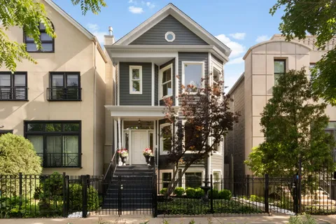 $1,500,000 | 1238 West Wellington Avenue, Chicago, IL 60657