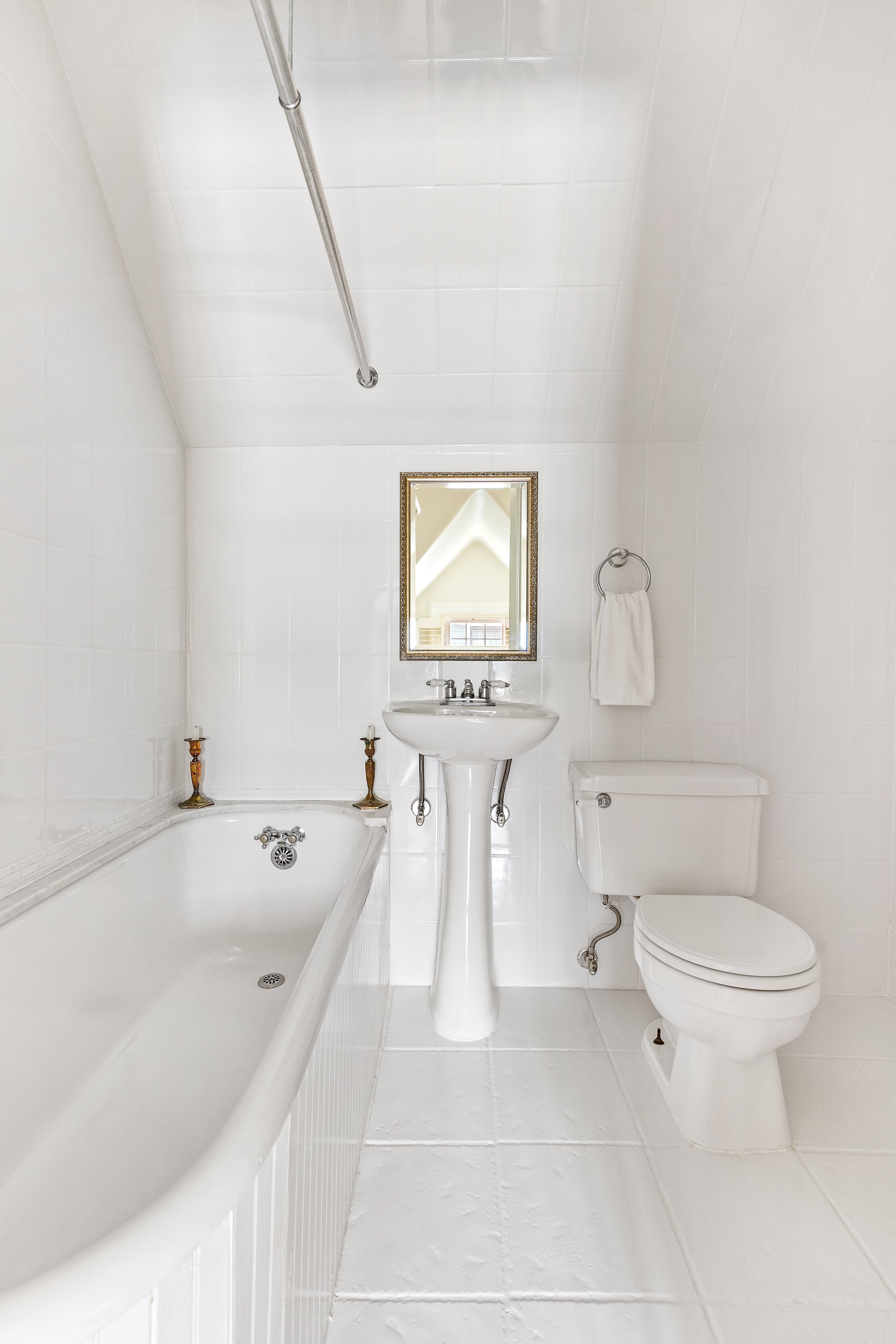 498 Westminster Road Brooklyn, NY 11218 - Photo 26 of 32 a bathroom with a sink a toilet and a bathtub