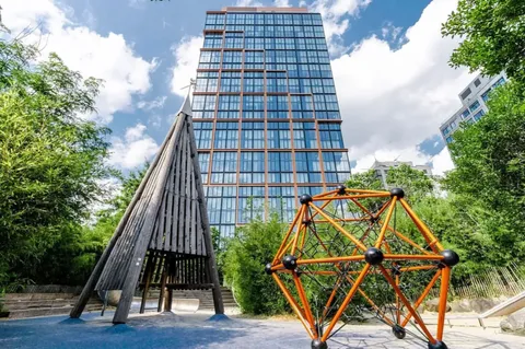 $2,195,000 | 50 Bridge Park Drive, Unit 7D | Brooklyn Heights