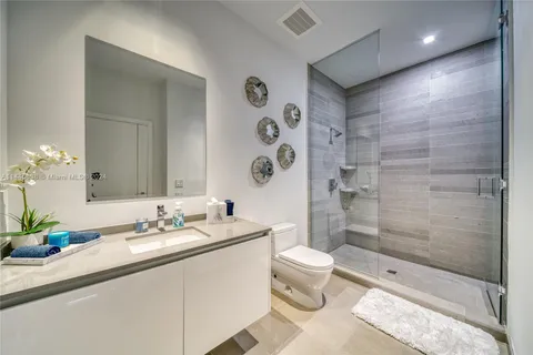 $5,799,900 | 88 Southwest 7th Street, Unit PH4303, Miami, FL 33130
