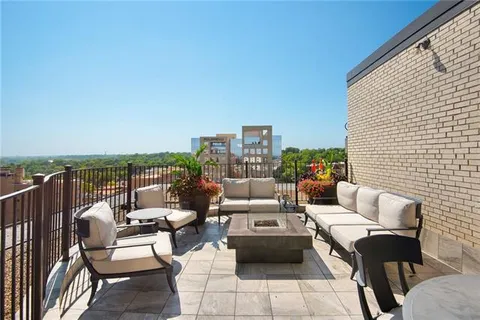 $235,000 | 803 West 48th Street, Unit 605, Kansas City, MO 64112