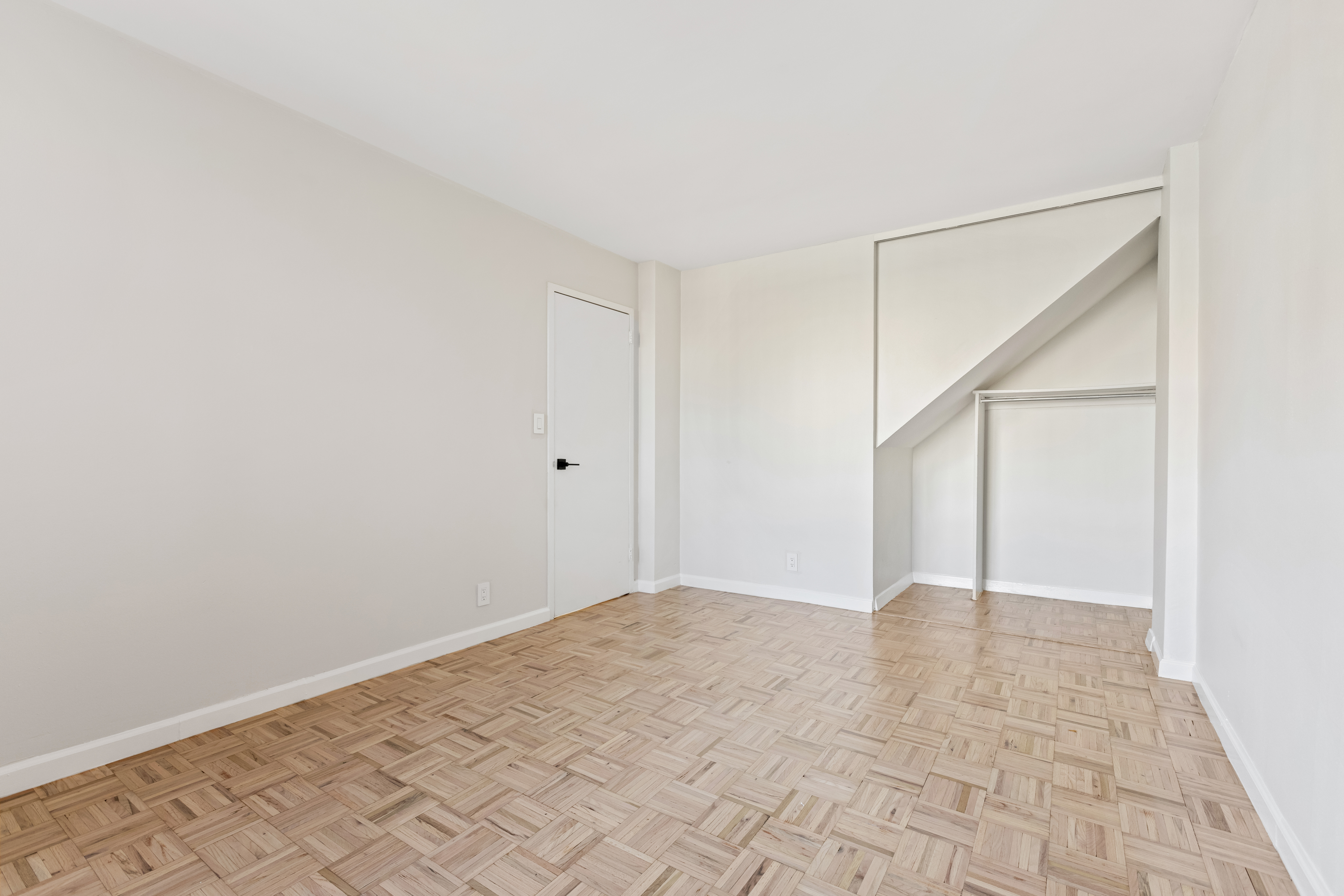 555 Main Street, Unit 1315 Manhattan, NY 10044 - Photo 6 of 15