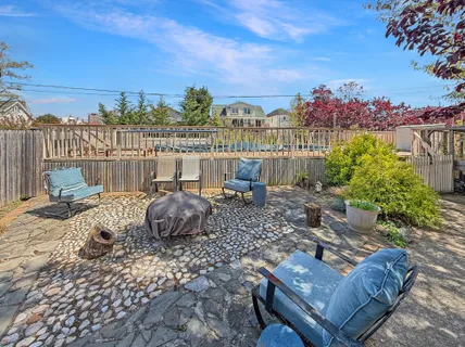 $1,598,000 | 5007 Surf Avenue | Seagate