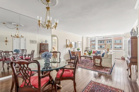 $625,000 | 175 East 62nd Street, Unit 14B | Lenox Hill