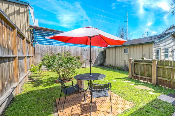a view of an house with backyard and furniture