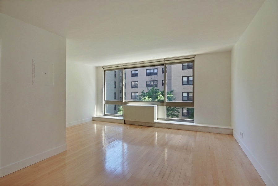 242 East 25th Street, Unit 4D Manhattan, NY 10010 - Photo 2 of 7