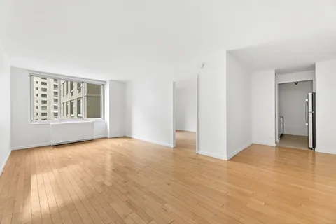 $6,000 | 220 East 65th Street, Unit 8J | Lenox Hill