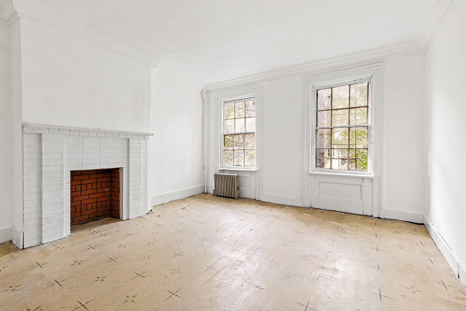46 Willow Place Brooklyn, NY 11201 - Photo 9 of 31 an empty room with windows and fireplace