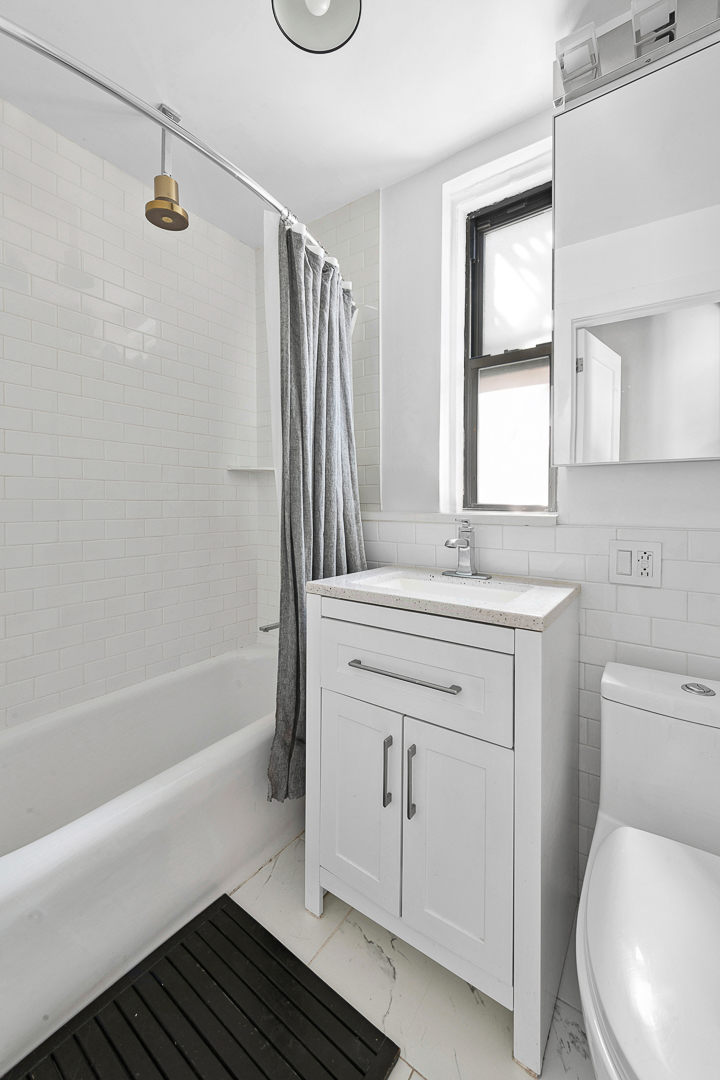 87 Barrow Street, Unit 5G Manhattan, NY 10014 - Photo 6 of 10 Gallery Image 6