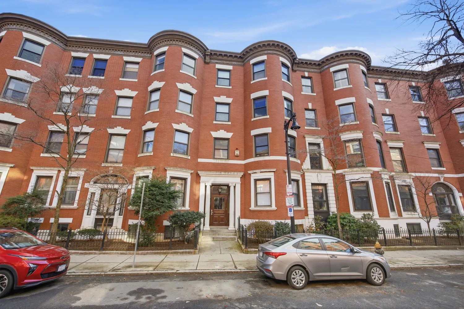 $925,000 | 96 Gainsborough Street, Unit 205W, Boston, MA 02115