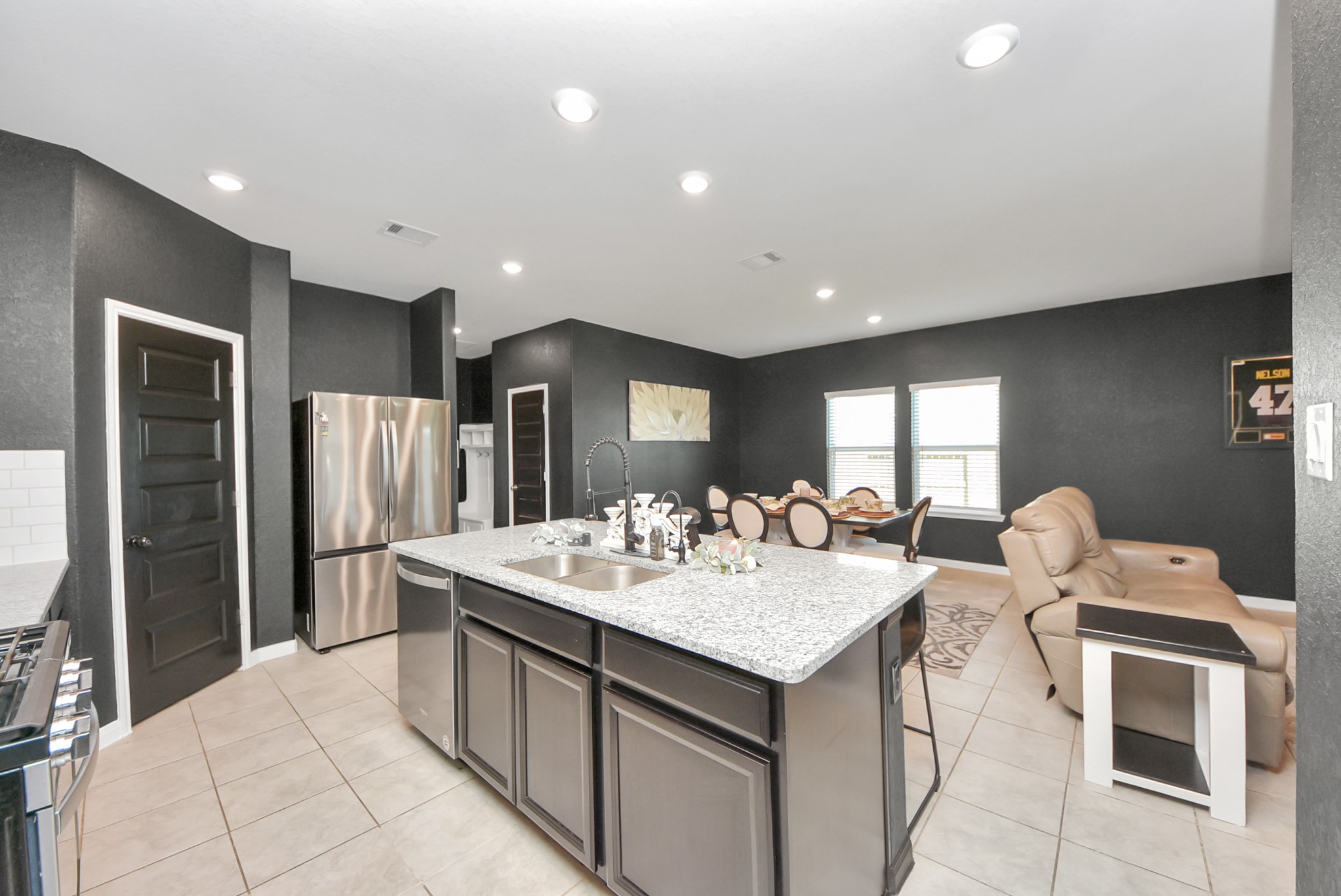 930 Pismo Lane Rosharon, TX 77583 - Photo 4 of 29 Gallery Image 4